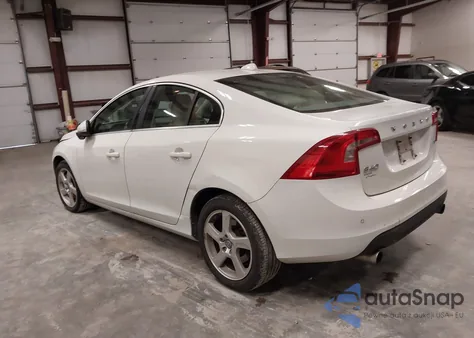 2013 Volvo S60 T5/T5 Platinum/T5 Premier/T5 Premier Plus из США, поврежденный, VIN YV1612FS7D2200213